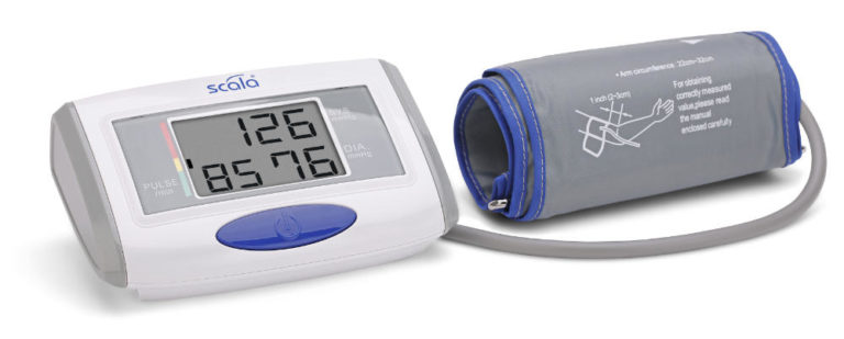 Blutdruck messen mit dem Blutdruckmessgerät von SCALA